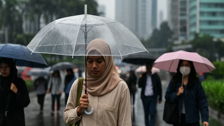 Jakarta dan Sejumlah Wilayah Lain Diprediksi Hujan Ringan Hari Ini, BMKG Imbau Warga Waspada