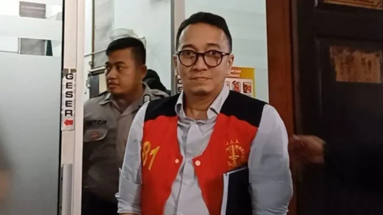 Eks Pegawai Kominfo Biayai 47 Orang Umrah dari Uang Judol