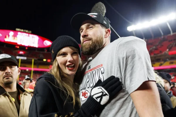 Travis Kelce Unggah Foto Bersama Taylor Swift di Media Sosial