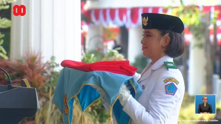 Bianca Alessia Jadi Pembawa Baki Upacara Kemerdekaan RI