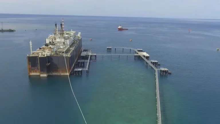Kapal Tanker Minyak Miring di Buleleng, Pelindo Pastikan Aman
