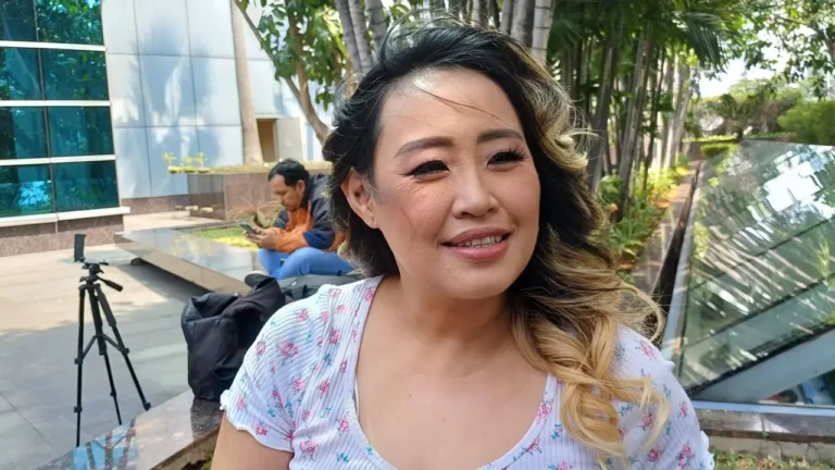 Pinkan Mambo Jual Pisang Goreng Seharga Rp30.000 Per Butir