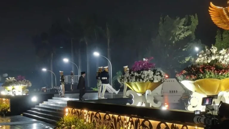 Prabowo Memimpin Upacara Ziarah di TMP Kalibata