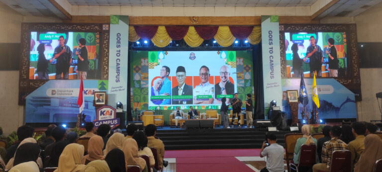 Mahasiswa UNS Semangat Ikuti KAI Goes to Campus Gelaran Kedua