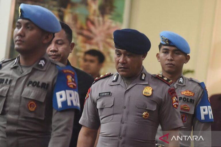 Kosmas Belum Tentukan Sikap Usai Dipecat Dan Disanksi