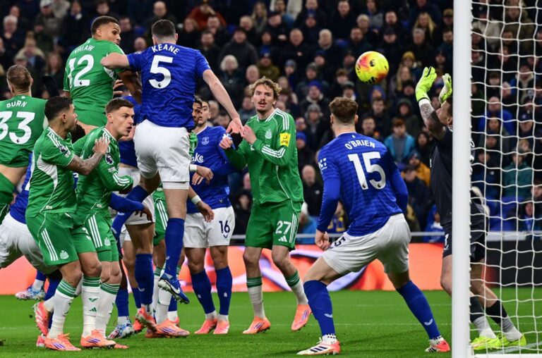 Newcastle Menang Telak 4-1 atas Everton di Hill Dickinson Stadium