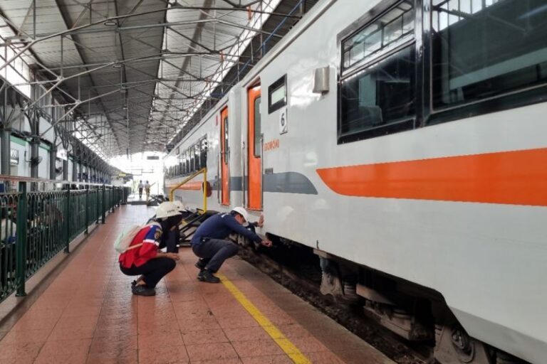 KAI Semarang Siapkan 175 Lokomotif dan Gerbong untuk Libur Akhir Tahun