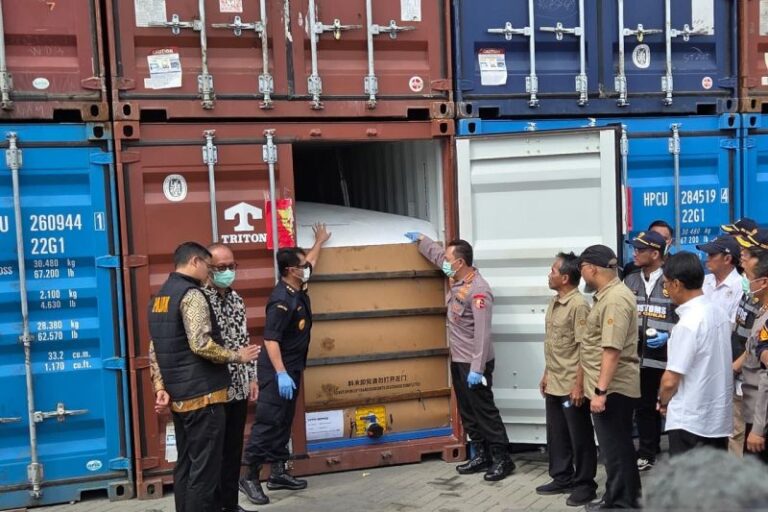 Bea Cukai dan Polri Amankan 87 Kontainer CPO Diduga Ilegal