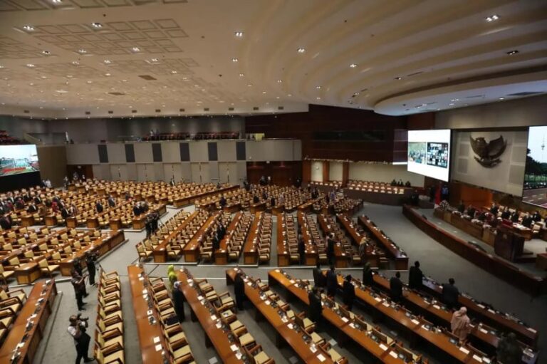 Rapat Paripurna DPR Resmi Sahkan RUU KUHAP Baru