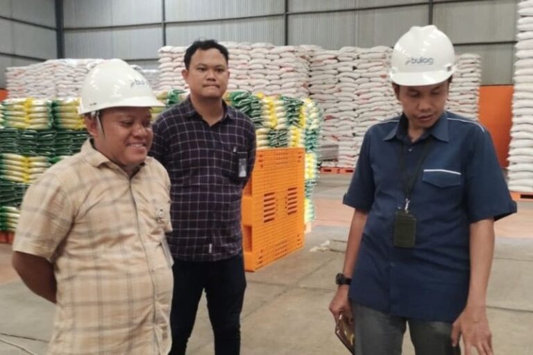 STOK BERAS SPHP DI BULOG BATAM DITERJAMIN HINGGA EMPAT BULAN