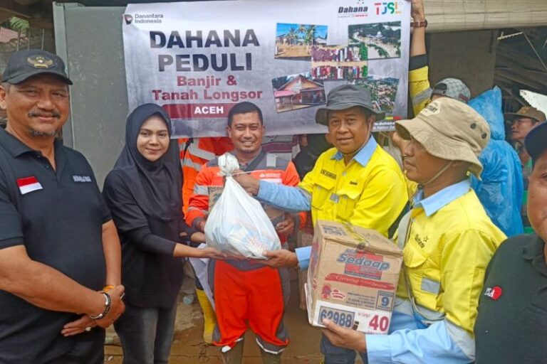 Dahana Salurkan Bantuan Air Bersih dan Sembako ke Aceh Tamiang