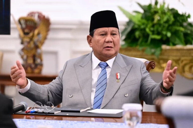 Prabowo Minta Bahlil Percepat Listrik ke Ribuan Desa