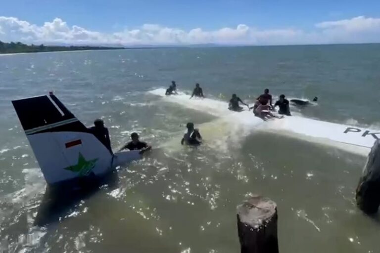 Pesawat Smart Air Jatuh di Pantai Nabire, Semua Selamat