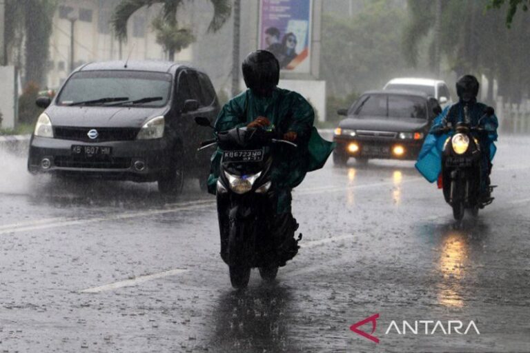 Hujan Ringan dan Petir Diprediksi Melanda Wilayah Rabu Ini