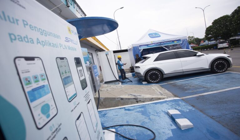 Mudik Hemat Energi: Gaya Berkendara dan Suhu Baterai Mobil Listrik