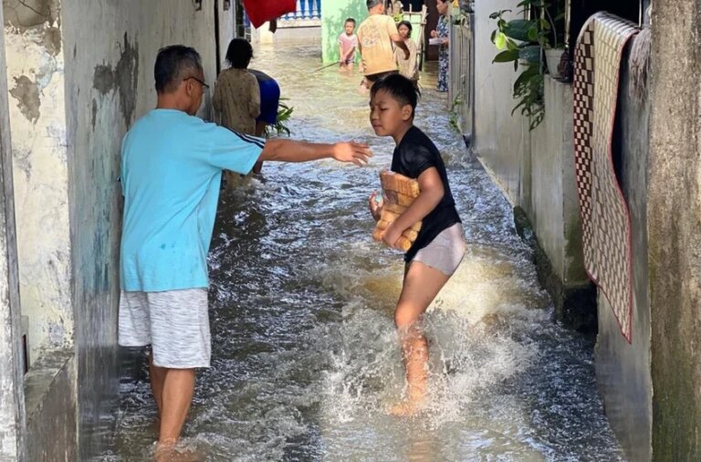 Banjir Penuhi 46 RT di Jakarta Timur dengan Ketinggian 80 Cm