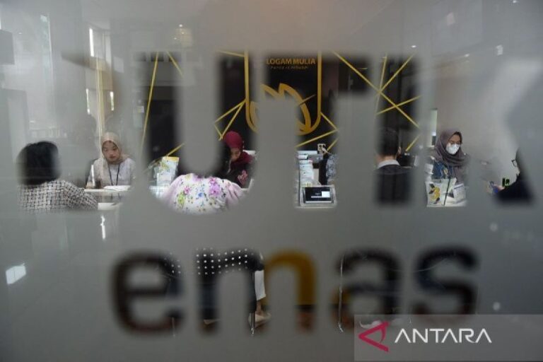 Harga Emas Antam Kamis Ini Turun Rp53.000 ke Rp2.943.000