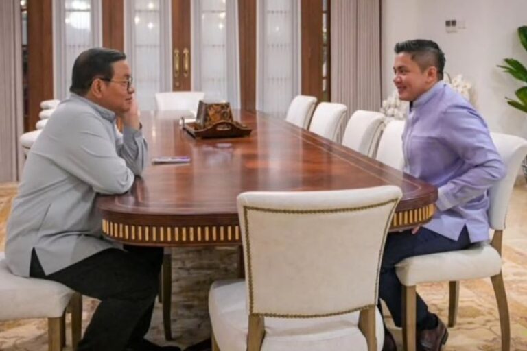Seskab Teddy Rayakan Idul Fitri Bersama Pramono dan Panglima TNI