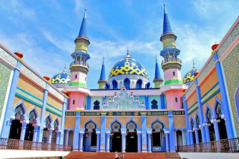 Jadwal Salat dan Imsakiyah Surabaya 11 Ramadan 1447 H