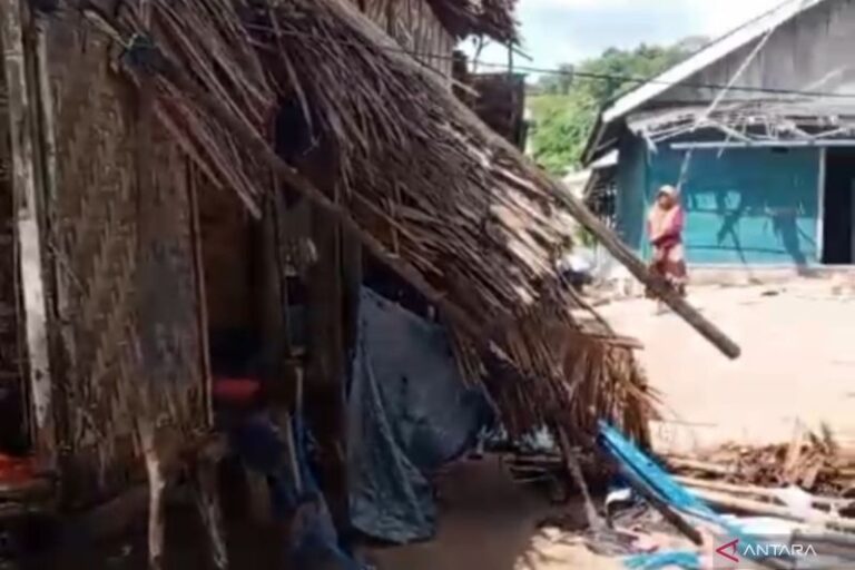 Gelombang Laut Hantam, Belasan Rumah Warga di Sulteng Rusak