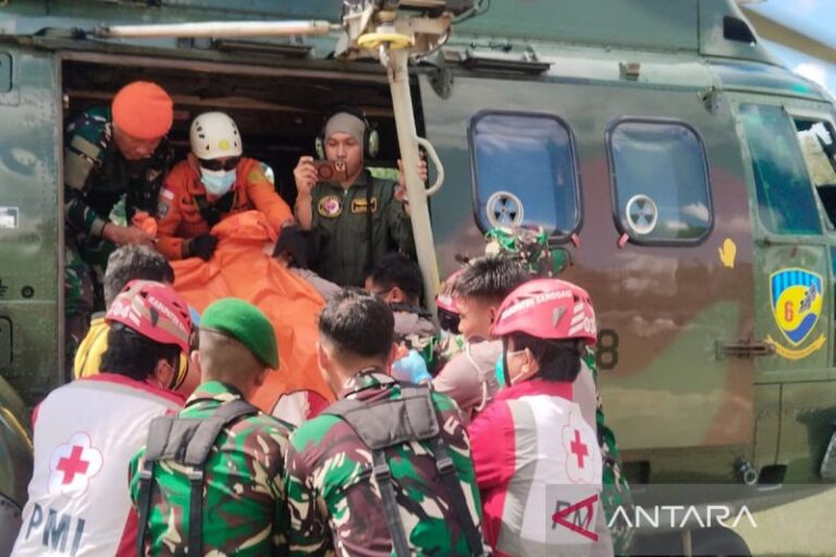 Satgas Ekonomi Luncurkan Evakuasi Korban Kecelakaan Helikopter