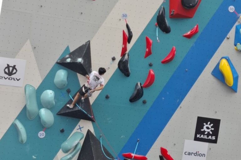 PUTRA TRI CETAK SEJARAH DENGAN EMAS DI WORLD CLIMBING SERIES