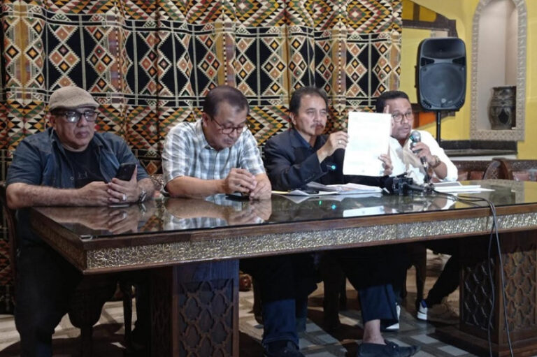 Roy Suryo Bandingkan Penanganan Kasus Ijazah Jokowi dengan Sambo